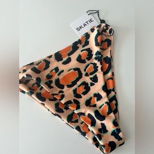 Skatie Kelly bottoms size small